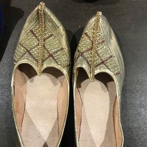 Man Indian shoes jutti